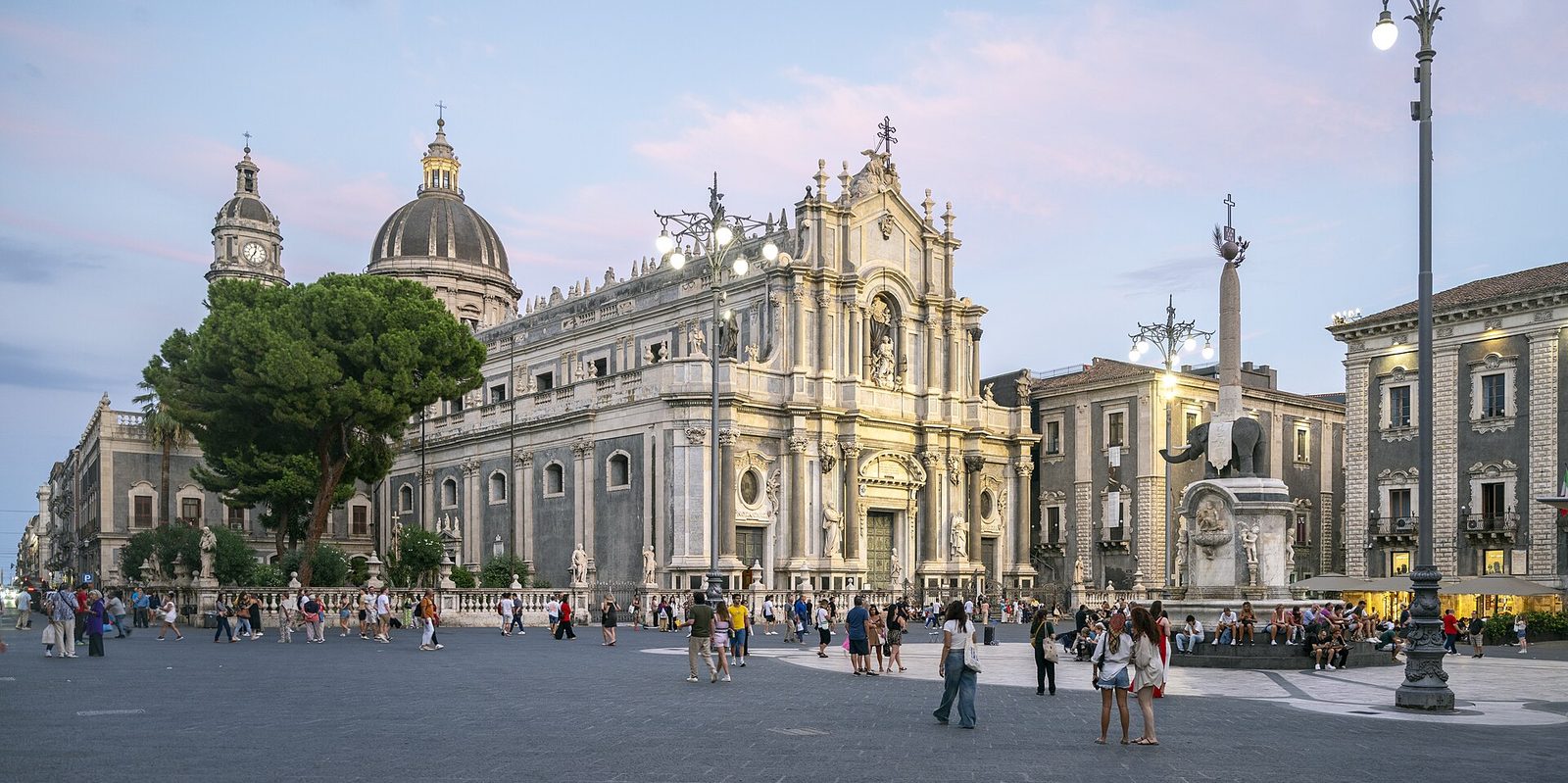 Piazza del Duomo nel centro storico di Catania